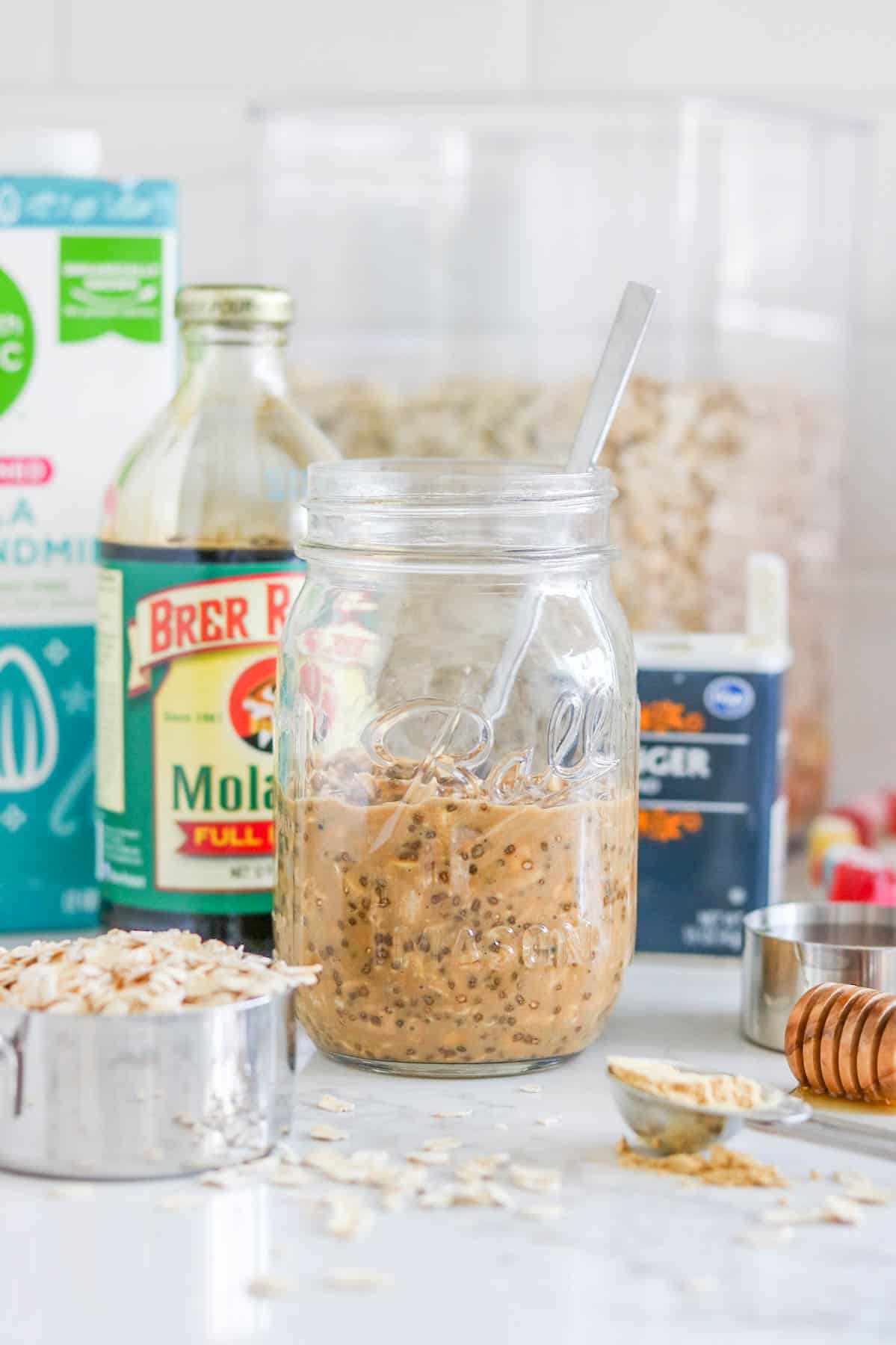 gingerbread overnight oats ingredients